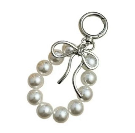 Silver And White Imitation Pearls Beaded Bow Charm Keychain