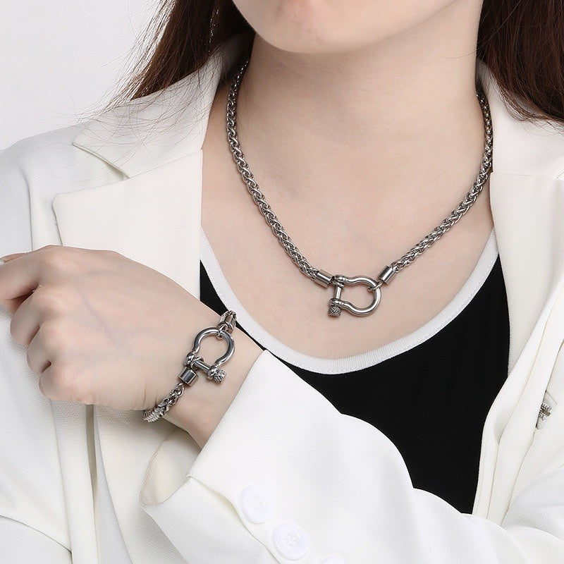 Silver Stainless Steel Plain Horseshoe Lock Style Chain Necklace1