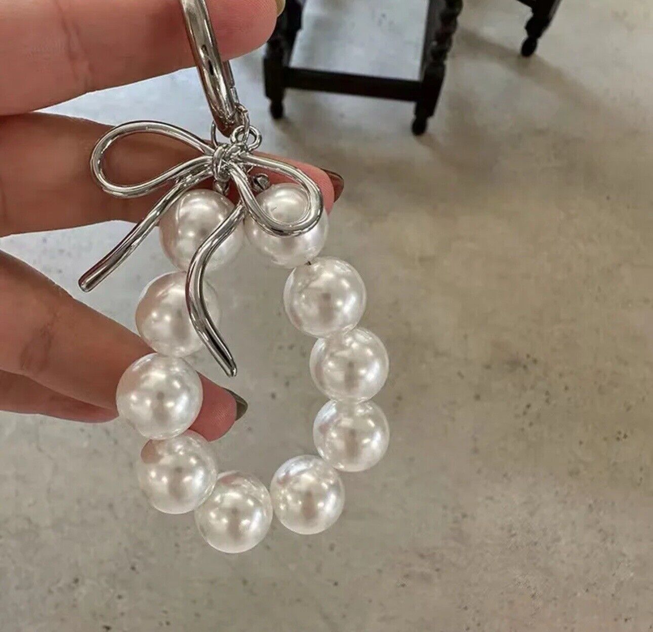 Silver And White Imitation Pearls Beaded Bow Charm Keychain